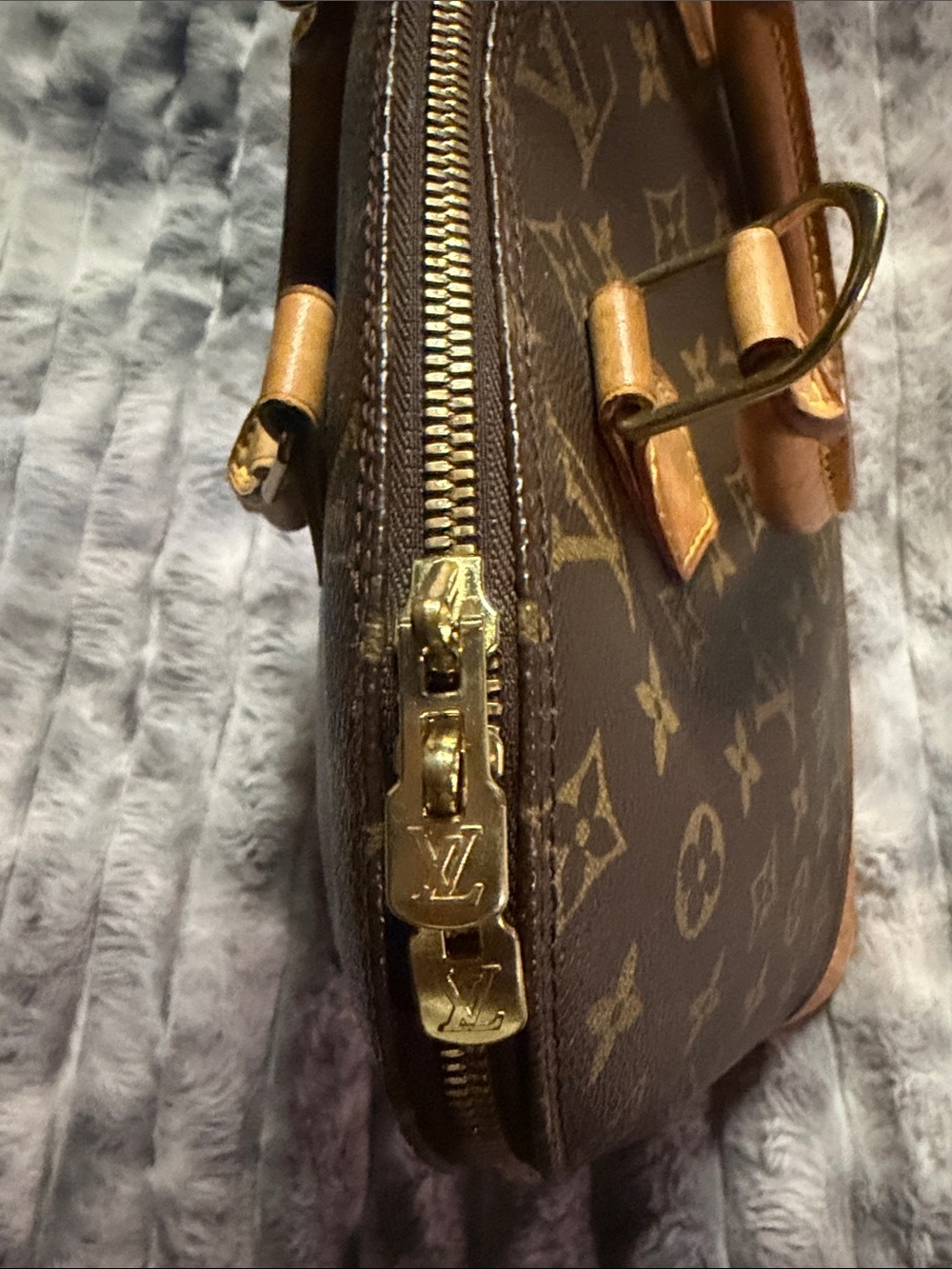 Louis Vuitton Brown Monogram Alma pm Satchel with Tan Trim(lock key&dust bag) - Picture 8 of 17